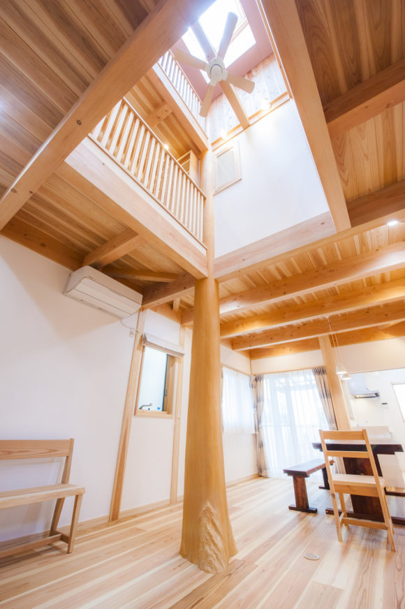 「吹抜け、階段、廊下で家族がつながる家造り」広島注文住宅　木の家